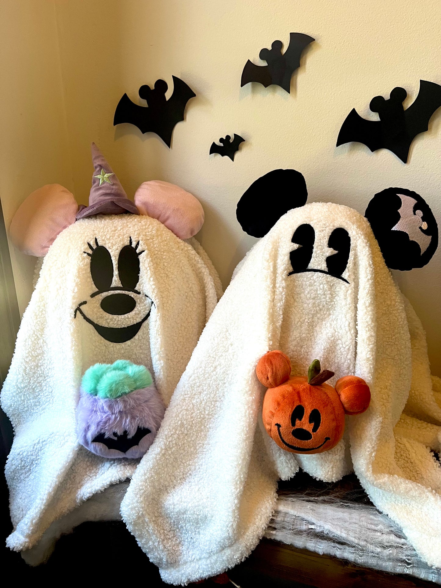 Mickey & Minnie Ghosty pillow couple